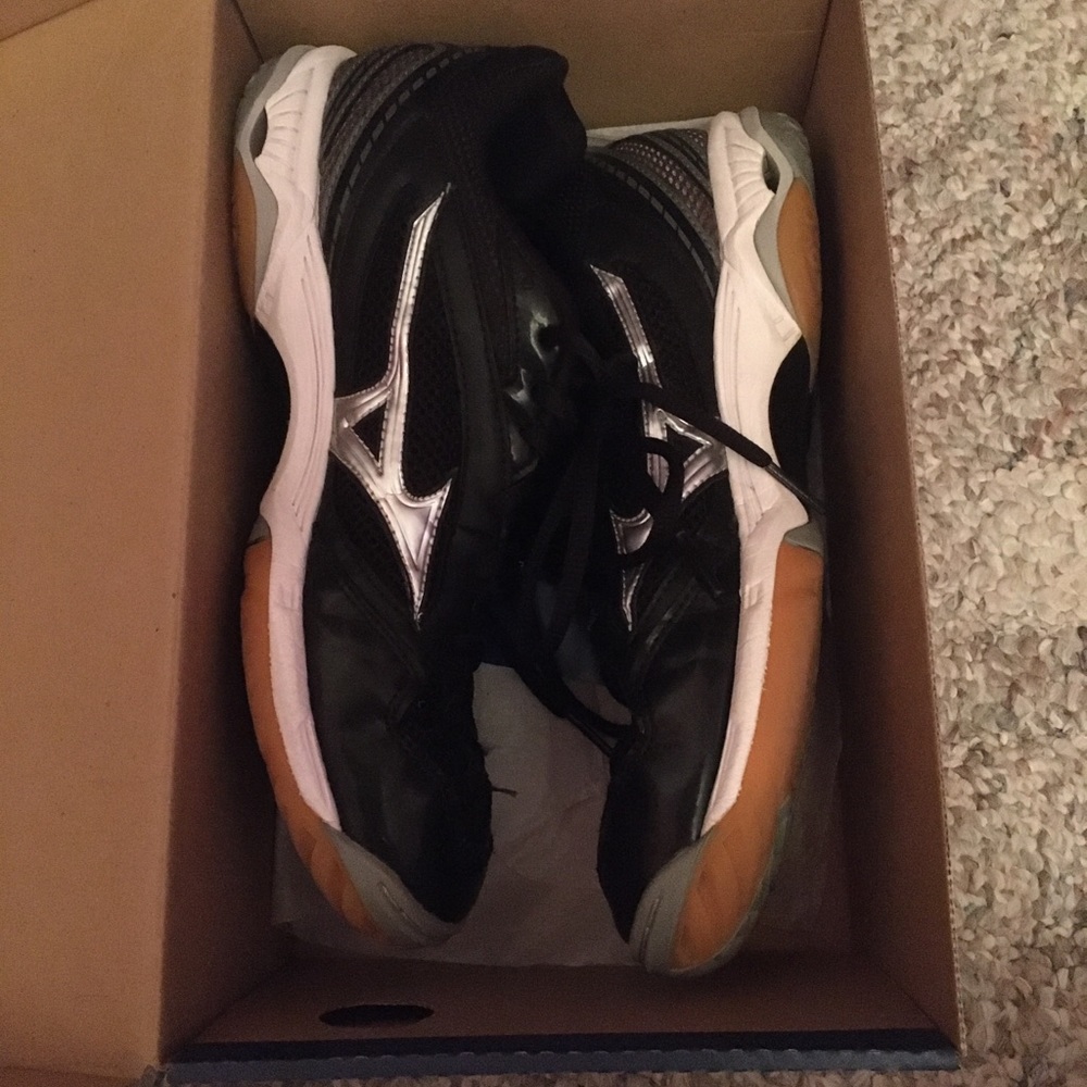 Mizuno wave hurricane volleyball shoes